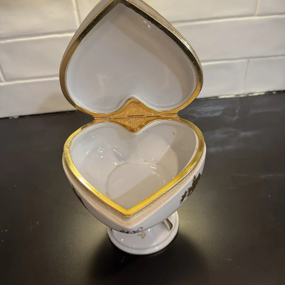 Arnart Heart Shaped Porcelain Vanity Jar Pedestal Hand Painted MCM Lidded Hinged
